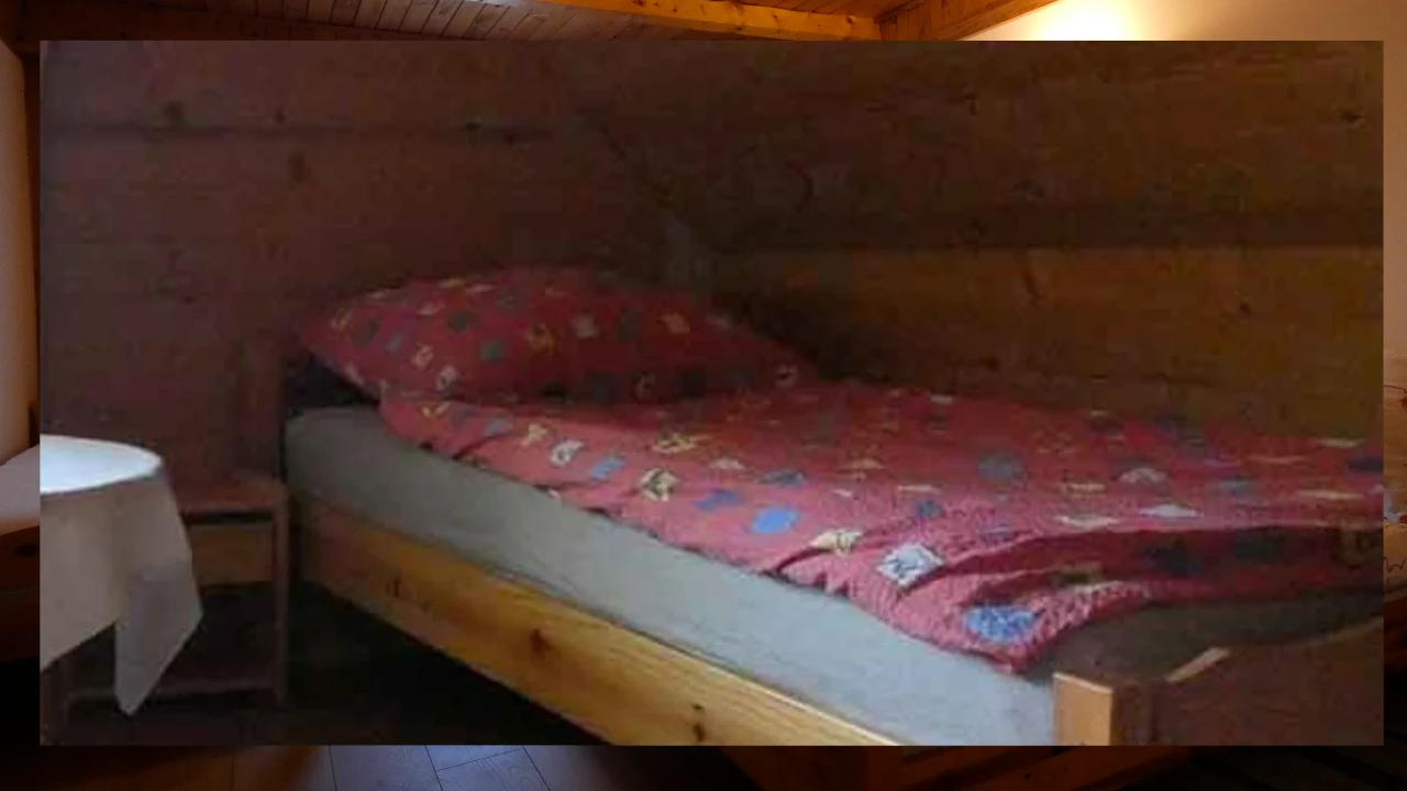 Pokój trzyosobowy na poddaszu, Huta 5